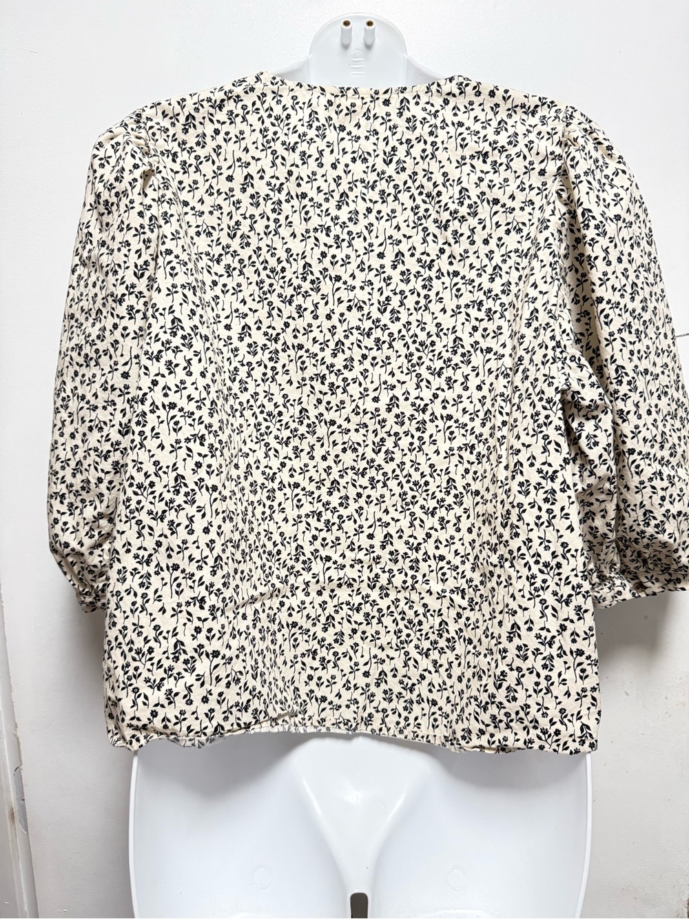 H&M Cream Blouse with Black Floral Print and Puff Sleeves - Picture 4 of 7